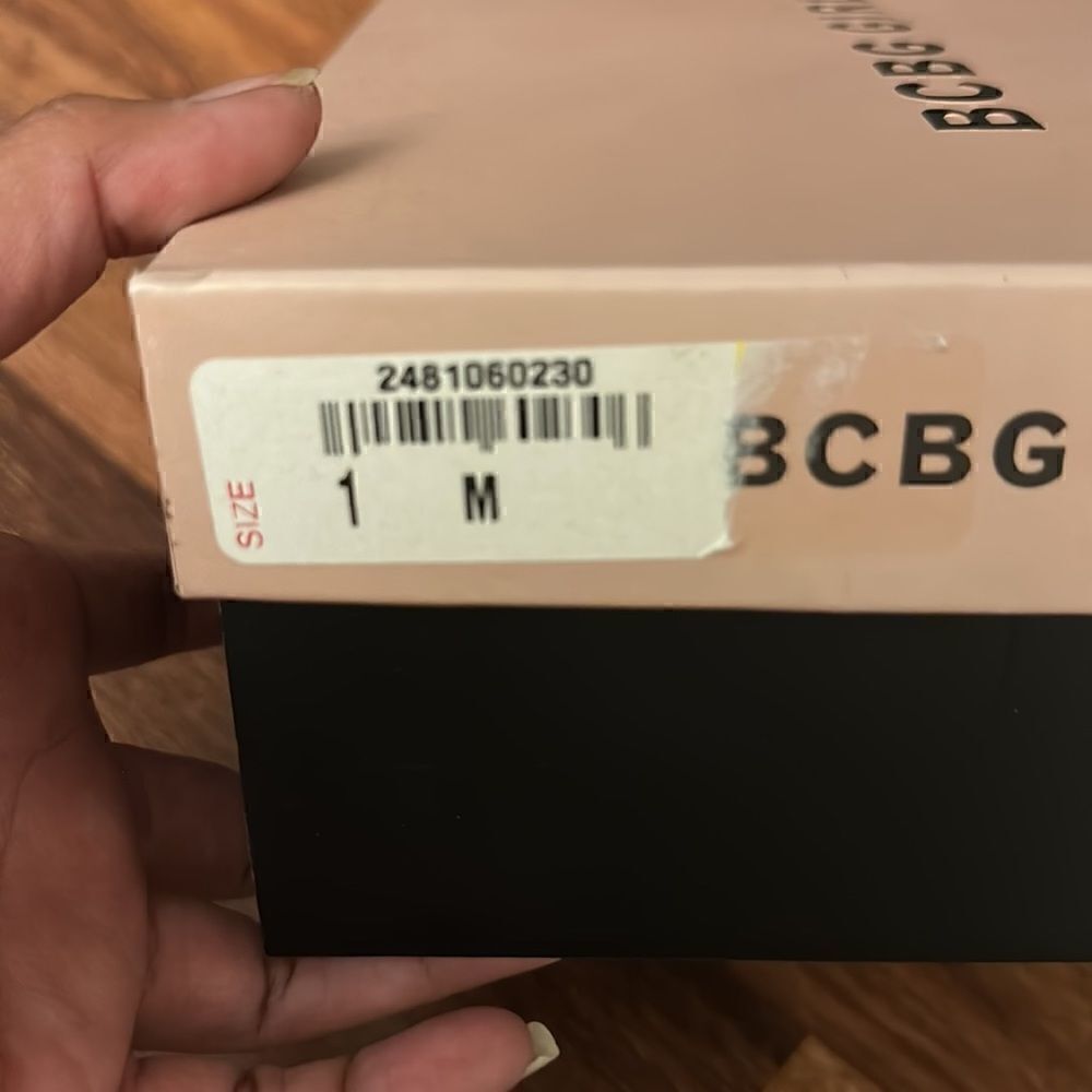 BRAND NEW BCBG SIZE 1 - Picture 3 of 4